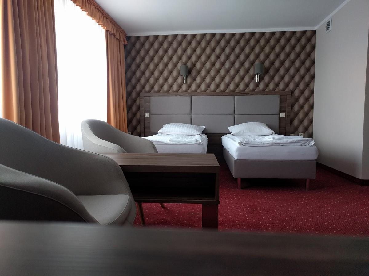 Hotel Restauracja Cukropol Гостинь Екстер'єр фото